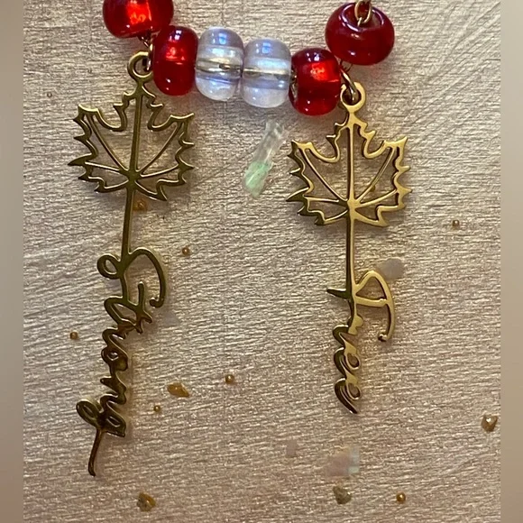 🇨🇦 Strong & Free Necklace 🇨🇦 - Picture 9 of 13